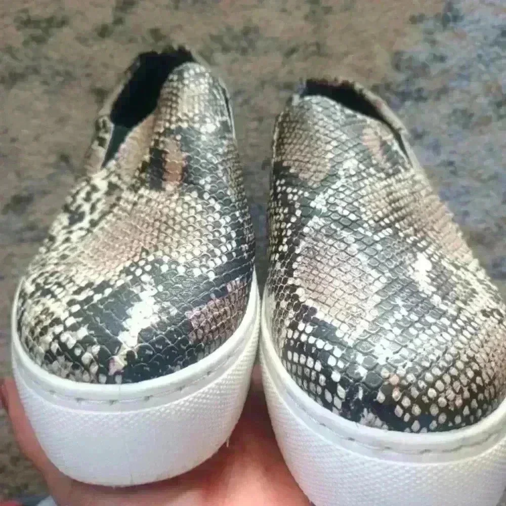 Qupid Womens Snakeskin Print Platform Loafer 8